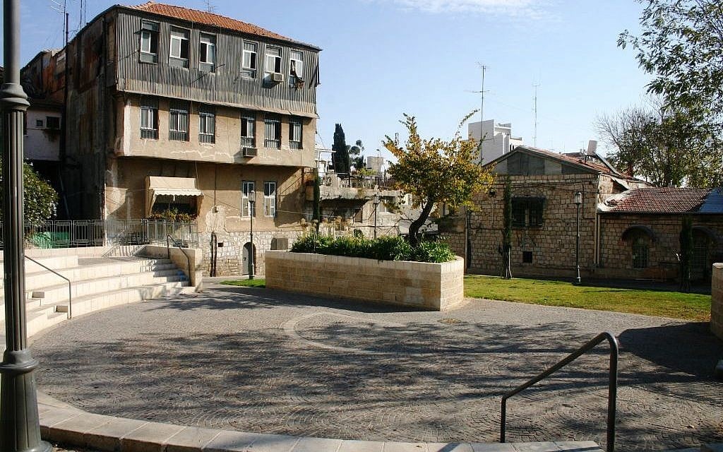 Even Yisrael courtyard (Photo credit: Shmuel Bar-Am)