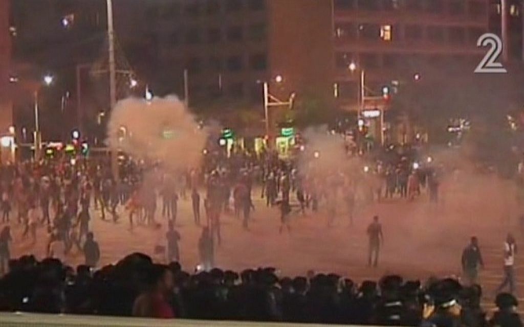 Tear gas in Rabin Square in Tel Aviv as a rally turned violent on May 3, 2015. (Screen capture: Channel 2)