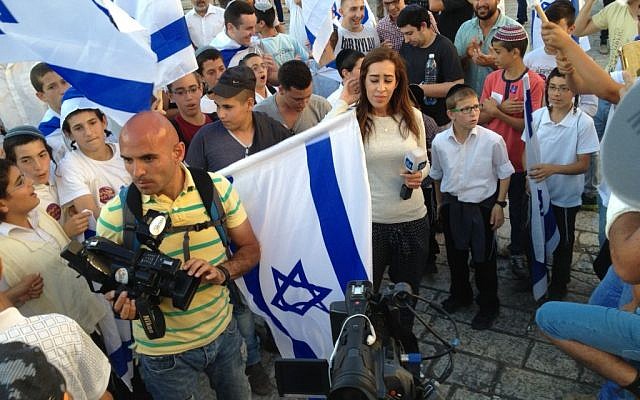 Palestinian TV journalist is harassed by Israeli teenagers near Damascus Gate on May 17, 2015 (Elhanan Miller/Times of Israel)
