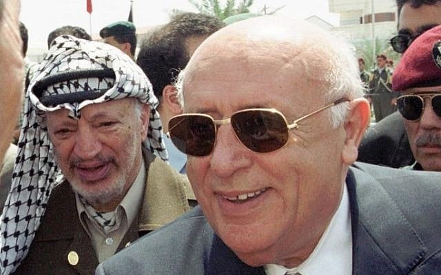 The then Turkish President Suleyman Demirel center, accompanied by Palestinian leader Yasser Arafat, left, being greeted at a visit to the Gaza Strip, July 16, 1999. (AFP/POOL/FILES) The then Turkish President Suleyman Demirel center, accompanied by Palestinian leader Yasser Arafat, left, being greeted at a visit to the Gaza Strip, July 16, 1999. (AFP/POOL/FILES)