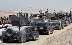 Iraqi security forces and paramilitaries deploy during an operation aimed at cutting off Islamic State (IS) jihadists in Anbar province before a major offensive to retake the city of Ramadi, May 26, 2015. (AFP/AHMAD AL-RUBAYE)