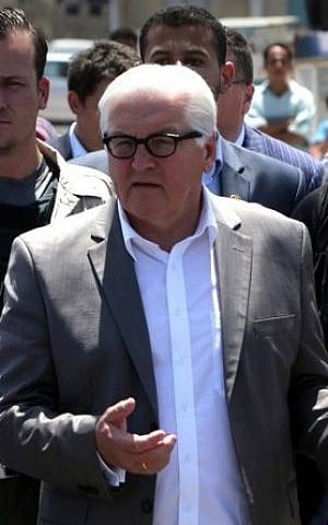 German Foreign Minister Frank-Walter Steinmeier, center, gestures during a visit to the sea port in Gaza City, June 1, 2015. (AFP/MAHMUD HAMS)