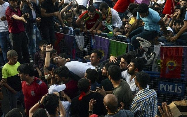 An injured man is carry out from the site of an explosion which injured several people during a rally by the pro-Kurdish People's Democratic Party (HDP) on June 5, 2015 in Diyarbakir, two days ahead of legislative polls. (AFP PHOTO/ILYAS AKENGIN) An injured man is carry out from the site of an explosion which injured several people during a rally by the pro-Kurdish People's Democratic Party (HDP) on June 5, 2015 in Diyarbakir, two days ahead of legislative polls. (AFP PHOTO/ILYAS AKENGIN)