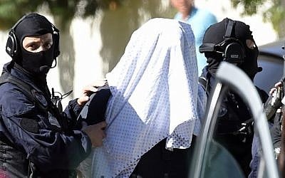 French police escort Yassin Salhi, a man suspected of decapitating his boss in an attack on a gas factory, as they leave his flat in Saint-Priest on June 28, 2015. (AFP/ PHILIPPE DESMAZES)