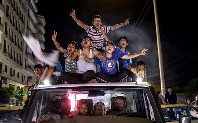 Young supporters of pro-Kurdish Peoples' Democratic Party (HDP) celebrate in the streets the results of the legislative election, in Diyarbakir on June 7, 2015. (AFP PHOTO / BULENT KILIC)