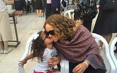 Mariah Carey gets a kiss at the Kotel during a visit to Jerusalem on June 29, 2015. (Maria Carey, Instagram)