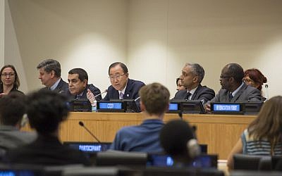 Secretary-General Ban Ki-moon (center) addresses a UN Alliance of Civilizations panel discussion on youth and peacebuilding on June 17, 2015. (Eskinder Debebe/UN)