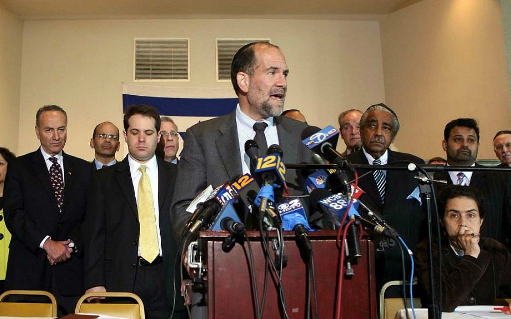 Senior Rabbi of Rivardale Jewish Center Jonathan Rosenblatt speaks at a solidarity interfaith gathering attended by clergy, politicians, community leaders and activists at the Riverdale Jewish Center in Bronx, NY, Friday, May 22, 2009. (AP Photo/David Karp) Senior Rabbi of Rivardale Jewish Center Jonathan Rosenblatt speaks at a solidarity interfaith gathering attended by clergy, politicians, community leaders and activists at the Riverdale Jewish Center in Bronx, NY, Friday, May 22, 2009. (AP Photo/David Karp)