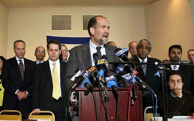 Senior Rabbi of Rivardale Jewish Center Jonathan Rosenblatt speaks at a solidarity interfaith gathering attended by clergy, politicians, community leaders and activists at the Riverdale Jewish Center in Bronx, NY, Friday, May 22, 2009. (AP Photo/David Karp) Senior Rabbi of Rivardale Jewish Center Jonathan Rosenblatt speaks at a solidarity interfaith gathering attended by clergy, politicians, community leaders and activists at the Riverdale Jewish Center in Bronx, NY, Friday, May 22, 2009. (AP Photo/David Karp)