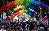 Arches of rainbow-hued balloons at Tel Aviv's Gay Pride parade in June 2015. (Guy Yehiely/City of Tel Aviv-Jaffa)