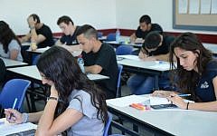 Students in Kiryat Sharet high school in Holon take their matriculation exams in mathematics, May 21, 2013. (Yossi Zeliger/Flash90)