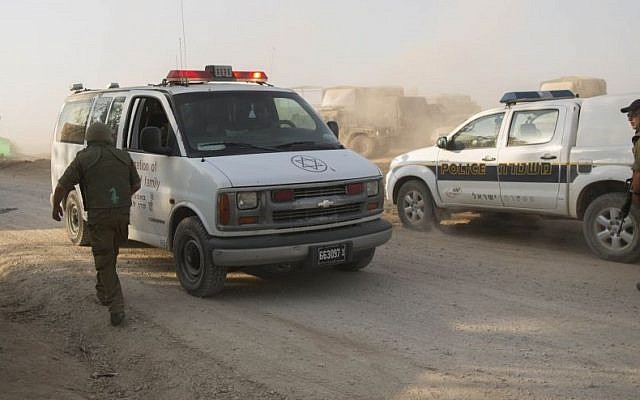 Illustrative photo of an Israeli ambulance beside a Border Police patrol car (Yonatan Sindel/Flash90) Illustrative photo of an Israeli ambulance beside a Border Police patrol car (Yonatan Sindel/Flash90)