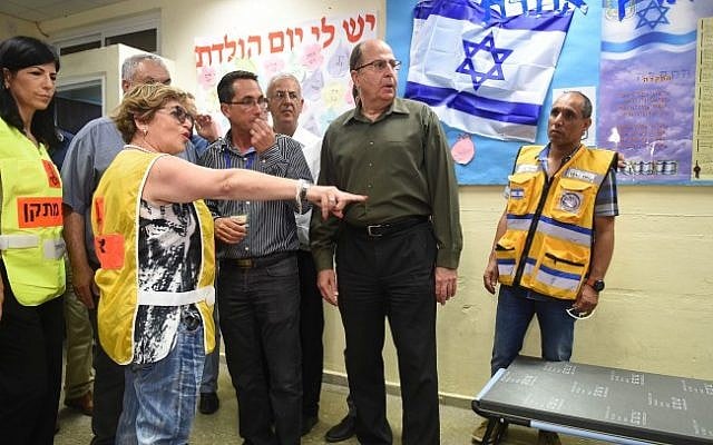 Defense Minister Moshe Ya'alon seen during an emergency drill as part of the "Turning Point 15" exercise, at a school in Rishon Lezion on June 1, 2015  (Diana Hananshvili/Ministry of Defense)