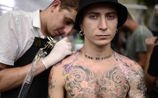 A man gets his body tattooed during the third annual tattoo festival at Haoman Club in Tel-Aviv on June 6, 2015 (Tomer Neuberg/Flash90)