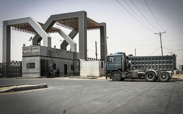 Kerem Shalom crossing seen closed from the Gazan side, on June 7, 2015. Israel closed the crossing following rocket fire. (Abed Rahim Khatib/Flash 90) Kerem Shalom crossing seen closed from the Gazan side, on June 7, 2015. Israel closed the crossing following rocket fire. (Abed Rahim Khatib/Flash 90)
