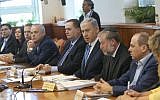 Prime Minister Benjamin Netanyahu leads the weekly cabinet meeting, on June 21, 2015. (Alex Kolomoisky/POOL)