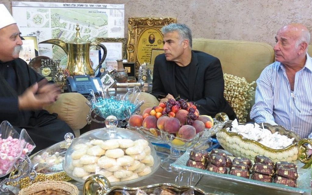 Druze community leader Sheikh Moafaq Tarif (left) meeting with Yesh Atid leader Yair Atid (center) and the party's MK Ya'acov Peri in Julis, in the center of Israel on Thursday, June 25 2015. (Courtesy)