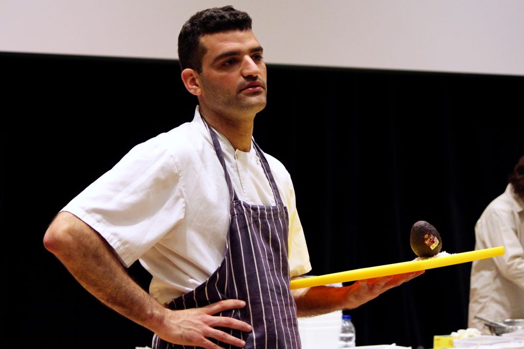 'Mr. Salad' Or Golan demonstrates to Londoners the art of flavorful cooking at this weekend's Gefiltefest on June 28, 2015. (courtesy) 'Mr. Salad' Or Golan demonstrates to Londoners the art of flavorful cooking at this weekend's Gefiltefest on June 28, 2015. (Zoe Paskett)
