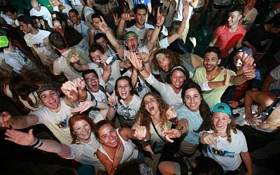 Participants celebrate Taglit-Birthright Israel's 15th anniversary, Tel Aviv, June 2015. (Courtesy)