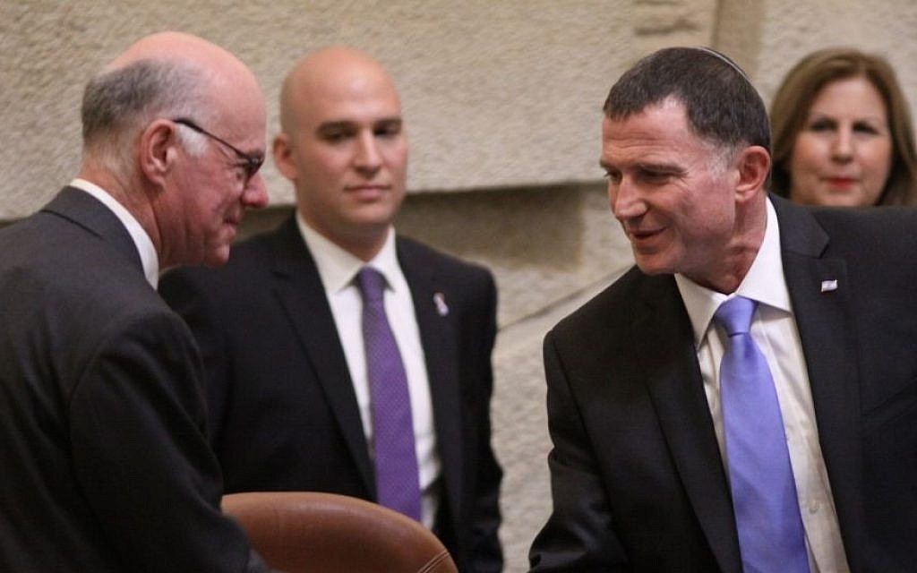 German Bundestag President Norbert Lammert (left) shakes hands with Knesset Chairman Yuli Edelstein at the Knesset in Jerusalem on Wednesday, June 24 2015. (Knesset)