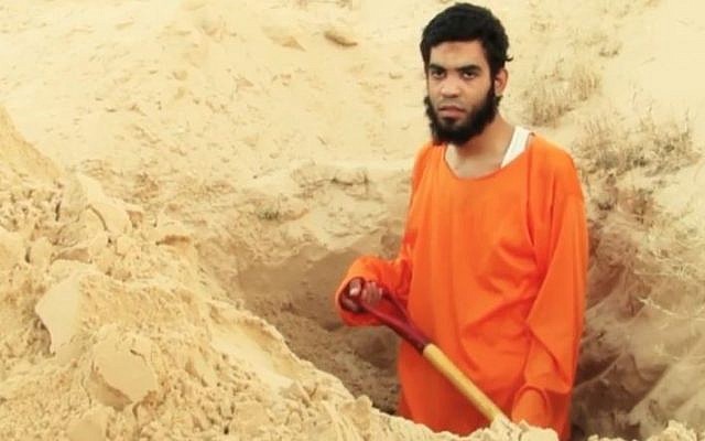 A prisoner of Ansar Bayt al-Maqdis in the Sinai Peninsula is forced to dig his own grave in a video released June 9, 2015. (Screenshot) A prisoner of Ansar Bayt al-Maqdis in the Sinai Peninsula is forced to dig his own grave in a video released June 9, 2015. (Screenshot)
