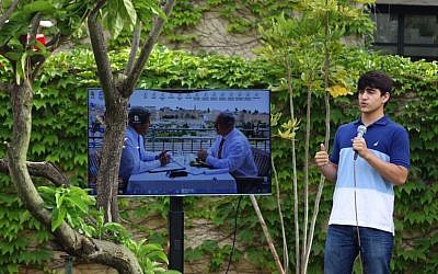 Noor Afifi, the 16 year old CEO of Plan B, pitches his project to investors (Alan Weinkrantz)