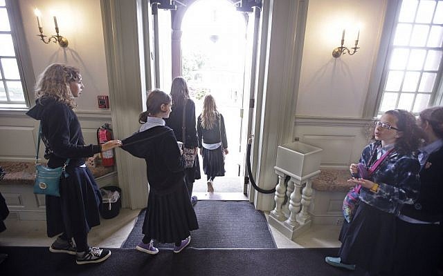 Children from a area school visit Touro Synagogue, the nation's oldest, in Newport, R.I. (AP Photo/Stephan Savoia) Children from a area school visit Touro Synagogue, the nation's oldest, in Newport, R.I. (AP Photo/Stephan Savoia)