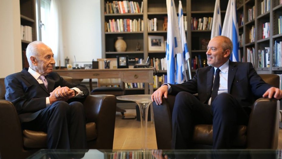 Former president Shimon Peres hosts visiting Orange CEO Stephane Richard on June 12, 2015 (via Facebook) Former president Shimon Peres hosts visiting Orange CEO Stephane Richard on June 12, 2015 (via Facebook)