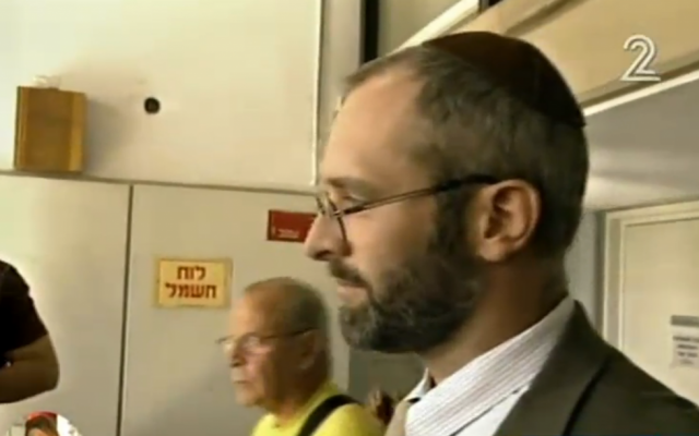 Yehoshua Elitzur during his initial trial (screen capture: Channel 2)
