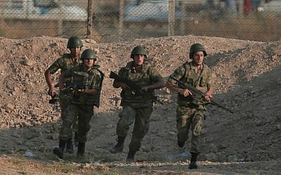 Illustrative photo of Turkish soldiers in southeastern Turkey, June 15, 2015 (AP/Lefteris Pitarakis)