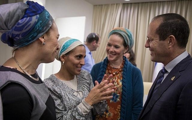 Bat-Galim Shaer, Iris Yifrach and Racheli Fraenkel with Jerusalem Mayor Nir Barkat at launch event for Jerusalem Unity Prize in January 2015. (Hadas Parush)