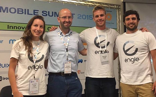 Gal Aharon (L) and the Engie team at the Israel Mobile Summit (Courtesy)