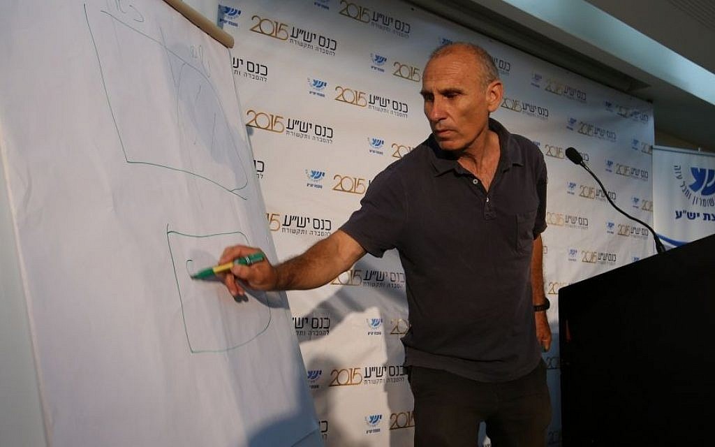 Maj. Gen. Gershon Hacohen (res.) speaks at the Yesha Council annual conference on Monday, June 15 2015. (Miri Tzahi)