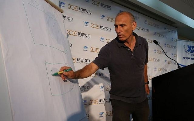 Maj. Gen. Gershon Hacohen (res.) speaks at the Yesha Council annual conference on Monday, June 15 2015. (Miri Tzahi)