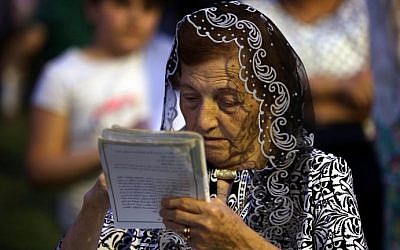 An Iraqi Christian woman, who fled the violence in the northern Iraqi city of Mosul, attends a mass celebrating the coronation of the Virgin Mary, on May 31, 2015 in Arbil, the capital of the Kurdish autonomous region in northern Iraq. (AFP Photo/Safin Hamed)