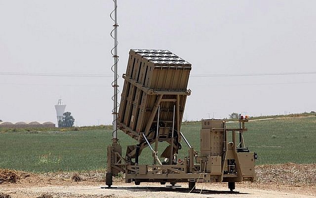 File: An Iron Dome battery seen near the southern Israeli town of Netivot on December 27, 2014. (Talucho/Flash90) File: An Iron Dome battery seen near the southern Israeli town of Netivot on December 27, 2014. (Talucho/Flash90)