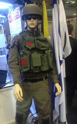 A prototype of a new IDF uniform that the Technology and Logistics Branch is considering introducing (Mitch Ginsburg/ Times of Israel) A prototype of a new IDF uniform that the Technology and Logistics Branch is considering introducing (Mitch Ginsburg/ Times of Israel)