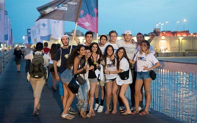 Birthright Israel participants at the Tel Aviv Port, June 2015. (Nimrod Saunders)