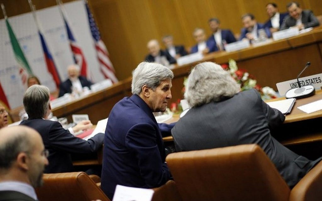 US Secretary of State John Kerry (2nd R) talks to US Secretary of Energy Ernest Moniz (R) during a plenary session at the United Nations building in Vienna, Austria July 14, 2015. (Joe Klamar/AFP)