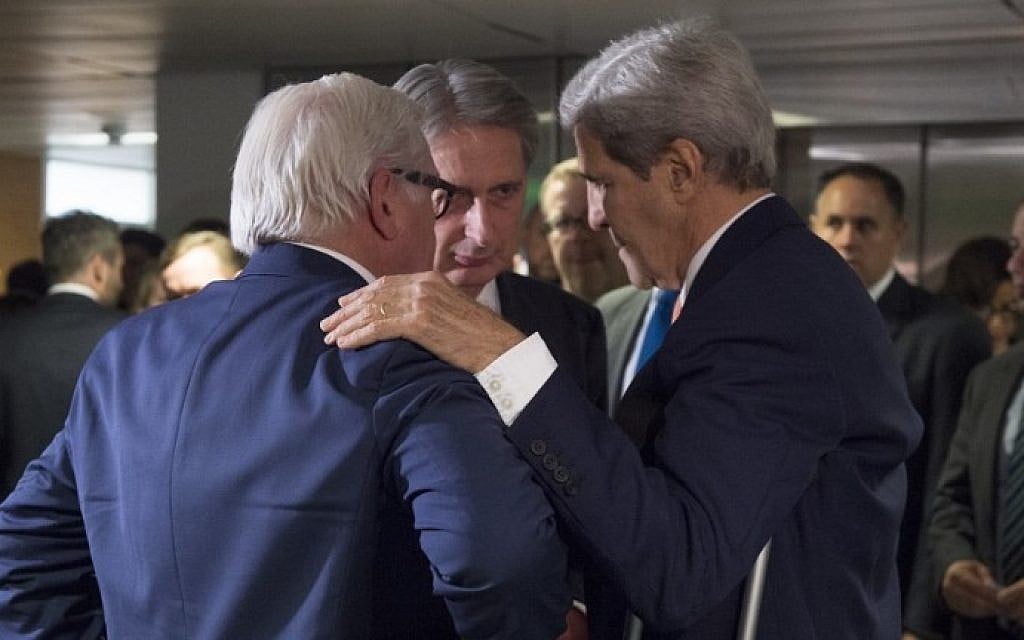(L-R) German Foreign Minister Frank-Walter Steinmeier, British Secretary of State for Foreign and Commonwealth Affairs Philip Hammond and US Secretary of State John Kerry talk prior to a plenary session at the United Nations building in Vienna, Austria July 14, 2015. (Joe Klamar/AFP)