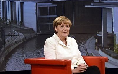 German Chancellor Angela Merkel waits for the start of the annual summer interview of German broadcaster ARD at the station's capital studio in Berlin on July 19, 2015. (AFP / TOBIAS SCHWARZ)