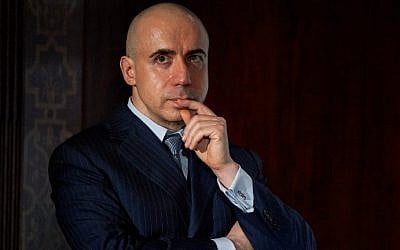 Russian Jewish entrepreneur and co-founder of the Breakthrough Prize, Yuri Milner, attends a press conference in London on July 20, 2015, where he and British cosmologist Stephen Hawking announced the launch of Breakthrough Listen Initiative, a new effort to detect intelligent life in the cosmos. (AFP photo/Niklas Halle'n)