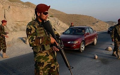 Afghan National Army (ANA) soldiers keep watch at a checkpoint on the outskirts of Jalalabad city in Nangarhar province on July 15, 2015. (AFP/Noorullah Shirzada)