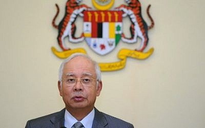 Malaysia's Prime Minister Najib Razak addresses a press conference at the Prime Minister's office in Putrajaya on July 28, 2015. (AFP/MOHD RASFAN)