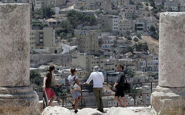 A general view taken on June 30, 2015 shows tourists visiting the ruins Jabal Al-Qala'a (The Castle Mountain) in the Jordanian capital, Amman. (AFP PHOTO / KHALIL MAZRAAWI)