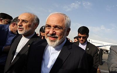Iranian Foreign Minister Mohammad Javad Zarif (R) and the head of Iran's Atomic Energy Organization Ali Akbar Salehi (L) arrive at Tehran's Mehrabad Airport on July 15, 2015, after Iran's nuclear negotiating team struck a deal with world powers in Vienna. (AFP/ATTA KENARE)