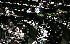 Iranian MPs listen to a speech by Foreign Minister Mohammed Javad Zarif in the parliament building in Tehran, July 21, 2015, defending the nuclear deal. (AFP Photo/Behrouz Mehri)