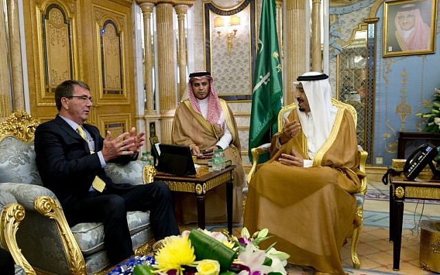 US Defense Secretary Ashton Carter (L) meets with Saudi King Salman (R) at Al-Salam Palace in Jeddah on July 22, 2015 (AFP PHOTO / POOL / CAROLYN KASTER) US Defense Secretary Ashton Carter (L) meets with Saudi King Salman (R) at Al-Salam Palace in Jeddah on July 22, 2015 (AFP PHOTO / POOL / CAROLYN KASTER)