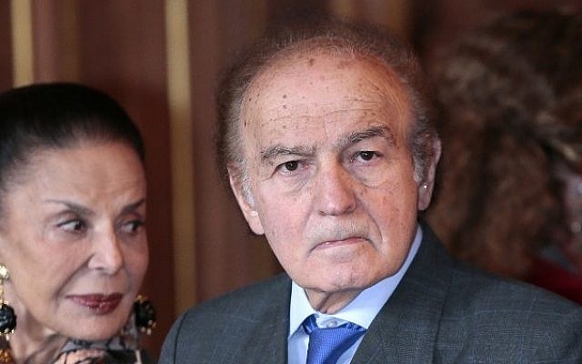 A file picture taken on October 2, 2012 shows Polish-born American lawyer, author, and Holocaust survivor Samuel Pisar and his wife Judith looking on at Paris city hall. (AFP PHOTO / JACQUES DEMARTHON)