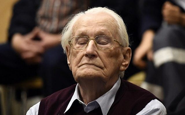 Convicted former SS officer Oskar Groening listens to the verdict of his trial on July 15, 2015, at court in Lueneburg, northern Germany (AFP PHOTO/TOBIAS SCHWARZ)
